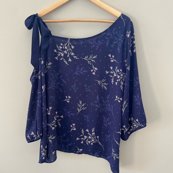 Reitmans Cold Shoulder Violet Navy Blue Asymmetrical Hem 3/4 Sleeve Blouse - Picture 5 of 5